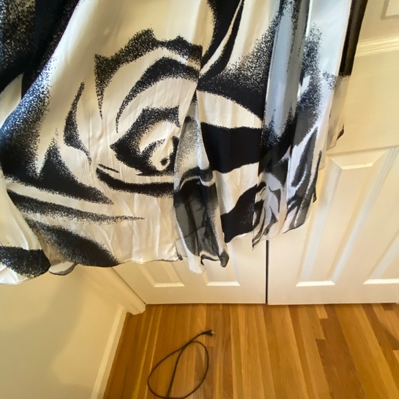 Diane Von Furstenberg Black and White Asymmetrical Silk Dress kerchief hem - Picture 5 of 10